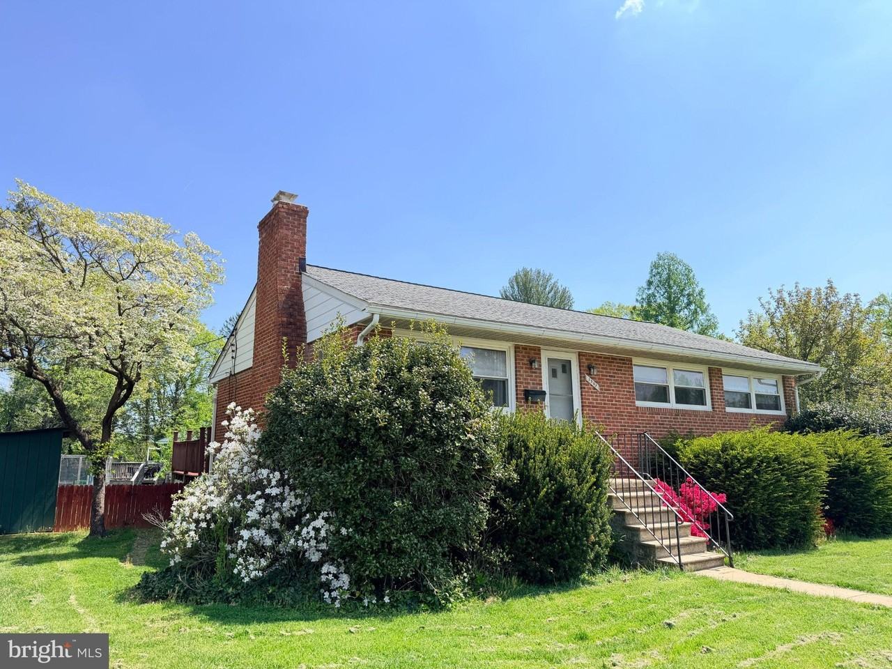 1307 Malbay Dr - Photo 3 of 18