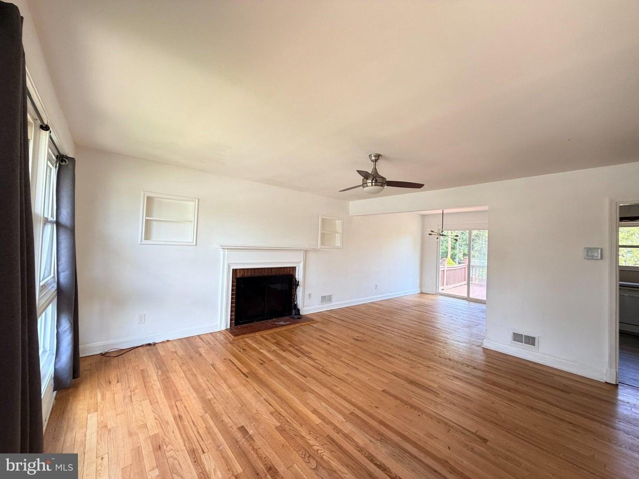 1307 Malbay Dr - Photo 4 of 18