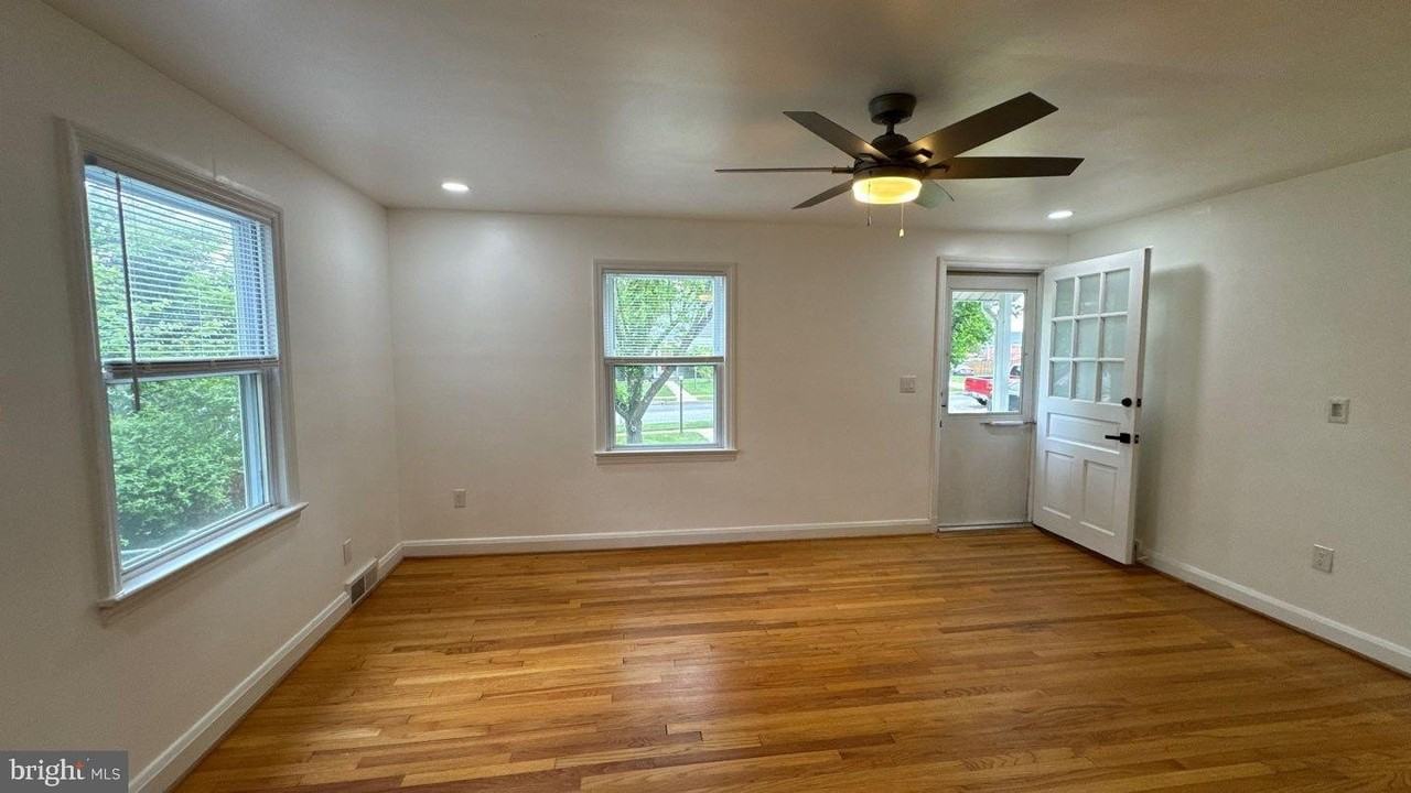 436 Westshire Dr - Photo 3 of 24