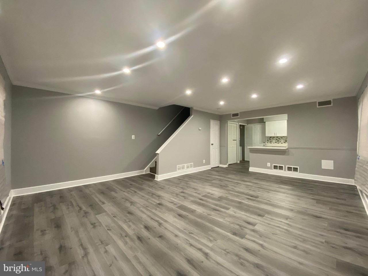 2301 Houston St - Photo 2 of 12