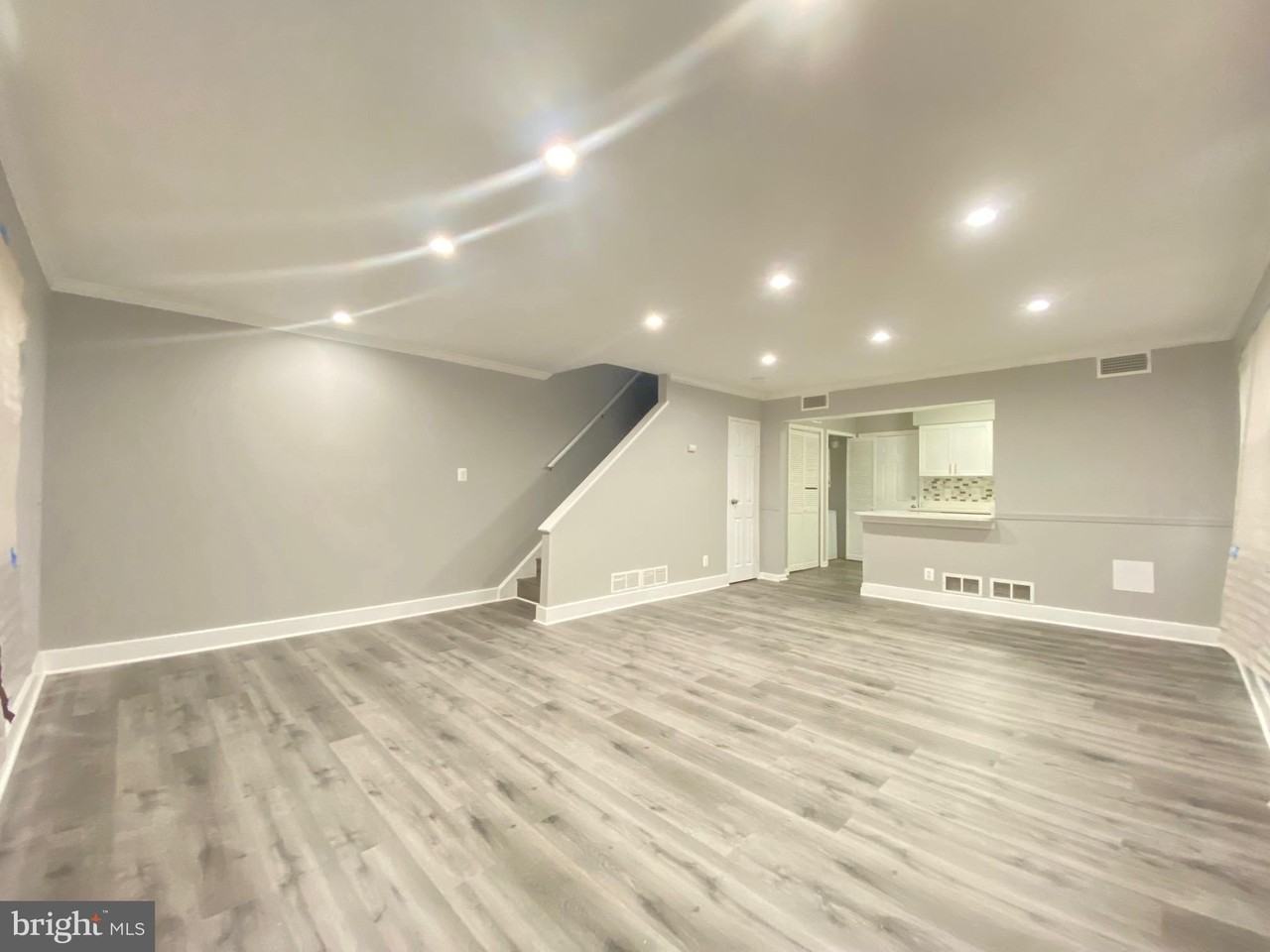 2301 Houston St - Photo 3 of 12