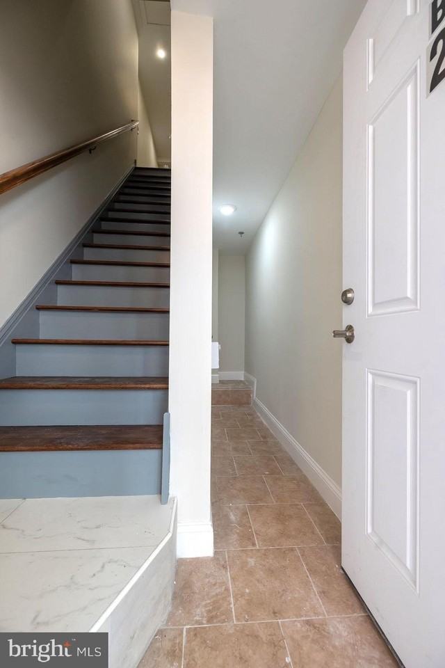 693 Haddon Ave - Photo 3 of 9