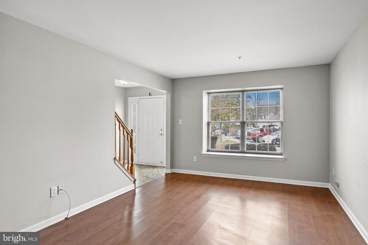 1505 Beacon Hill Dr - Photo 5 of 28