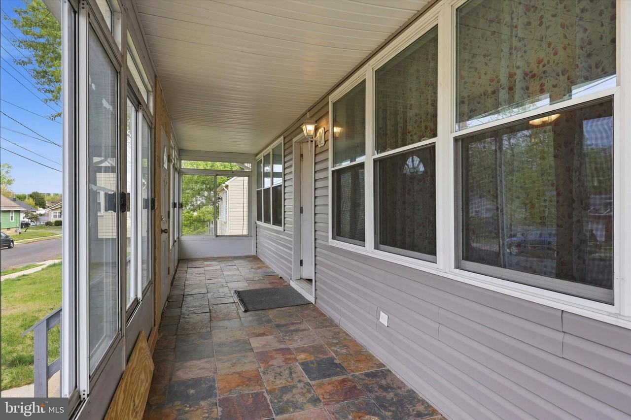 334 N Oakland Ave - Photo 3 of 15