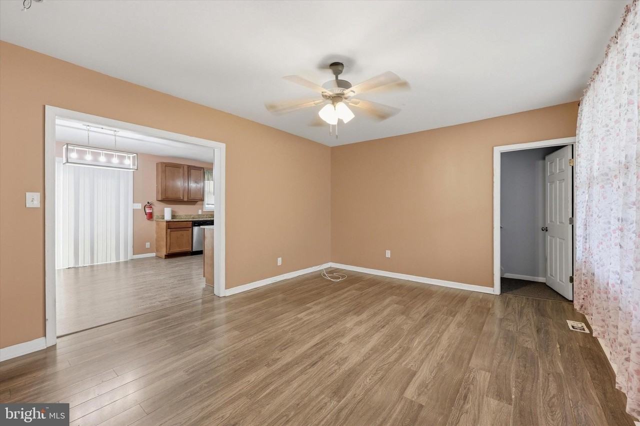 334 N Oakland Ave - Photo 4 of 15