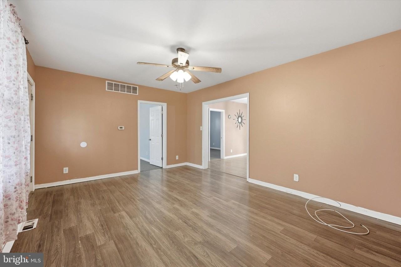 334 N Oakland Ave - Photo 5 of 15