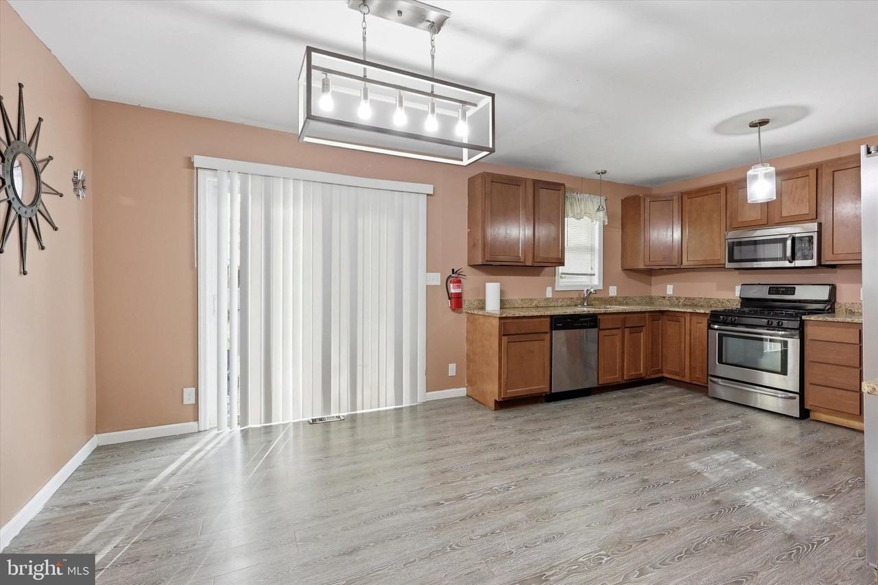 334 N Oakland Ave - Photo 6 of 15