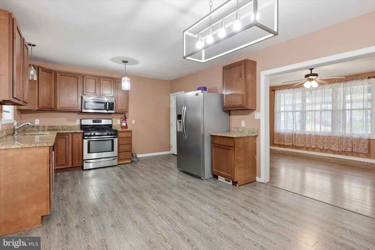 334 N Oakland Ave - Photo 7 of 15