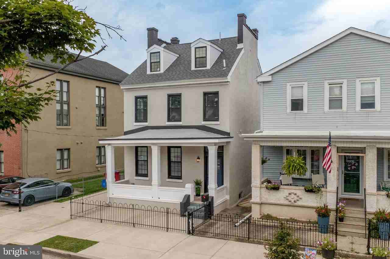 327 Wood St - Photo 2 of 50