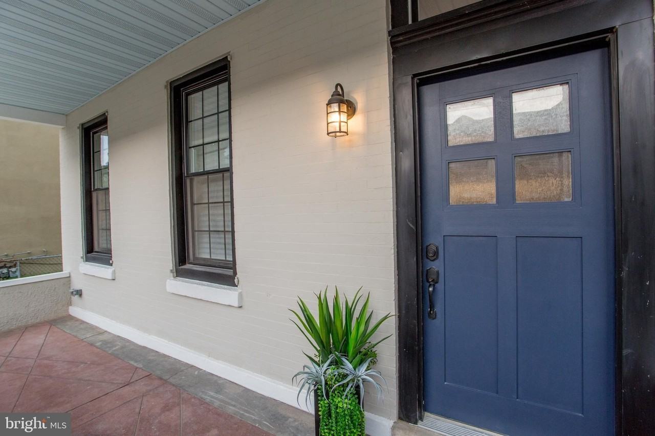 327 Wood St - Photo 3 of 50