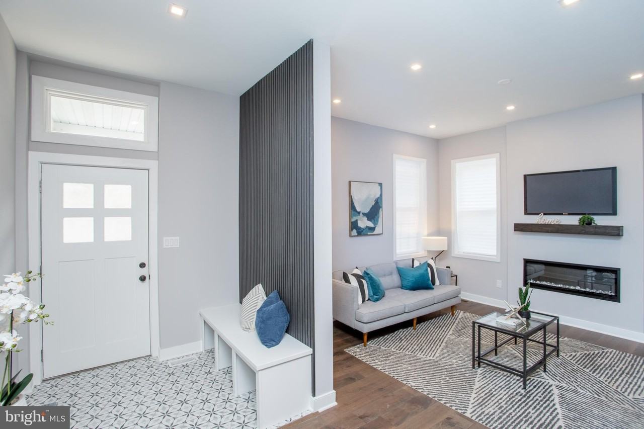 327 Wood St - Photo 5 of 50