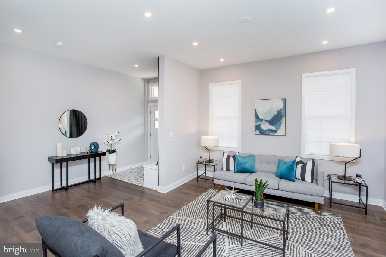 327 Wood St - Photo 7 of 50