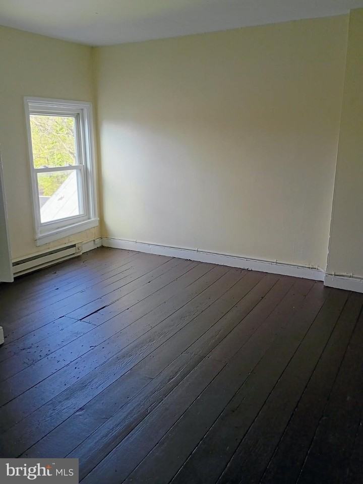 309 E Main St #2nd3rdFL - Photo 4 of 11