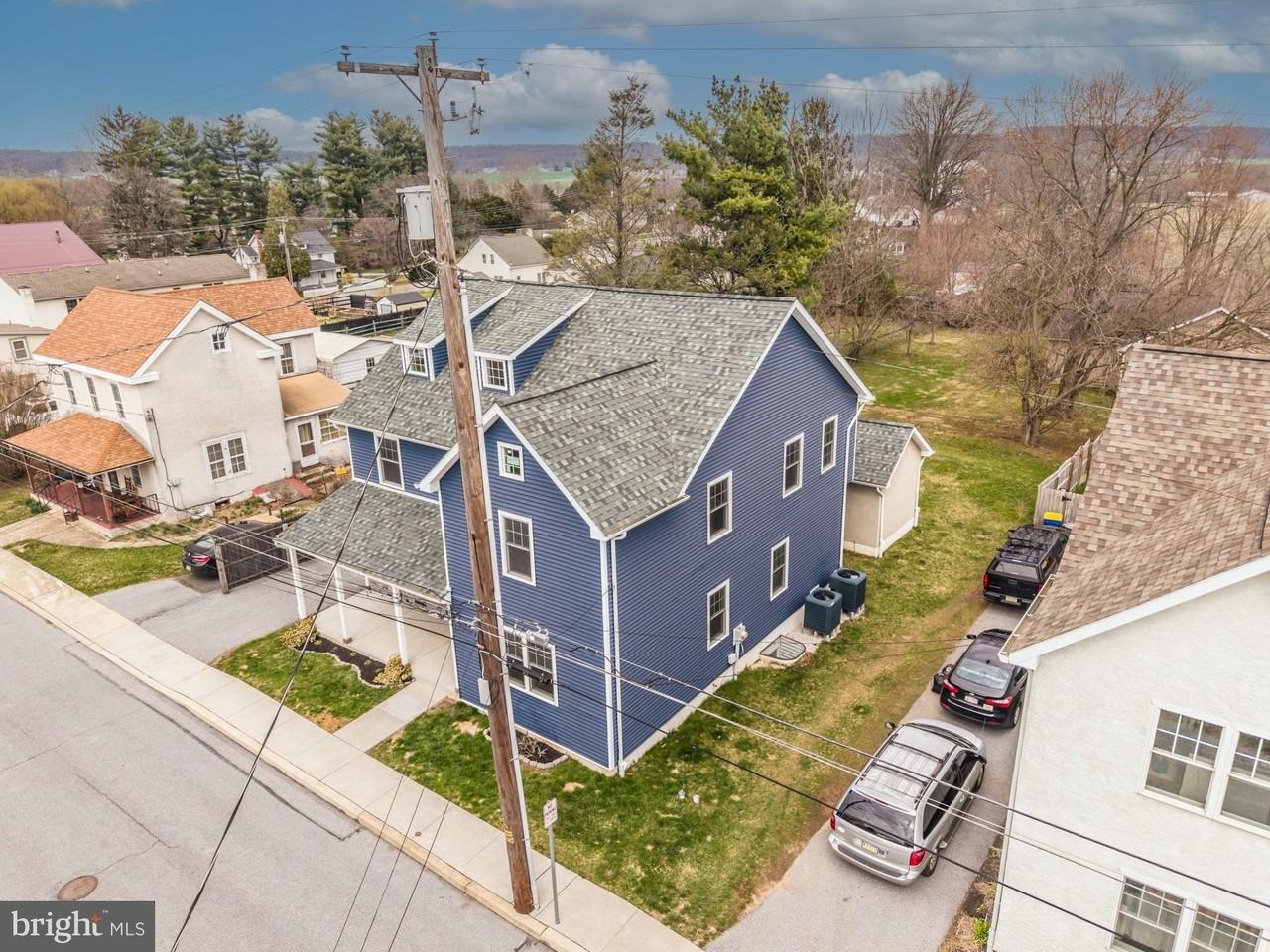 411 James St - Photo 4 of 50
