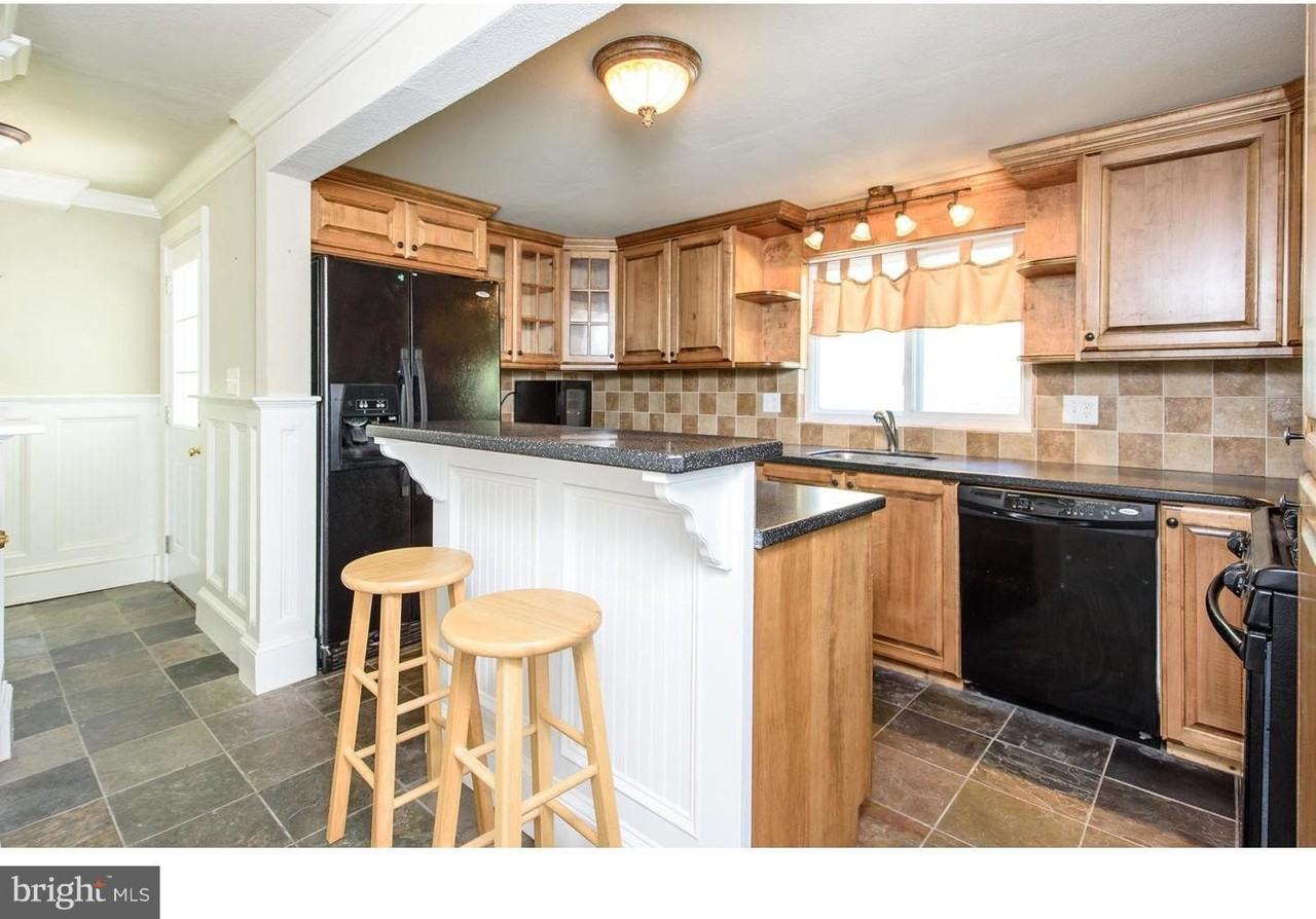 374 Dehaven St - Photo 5 of 18