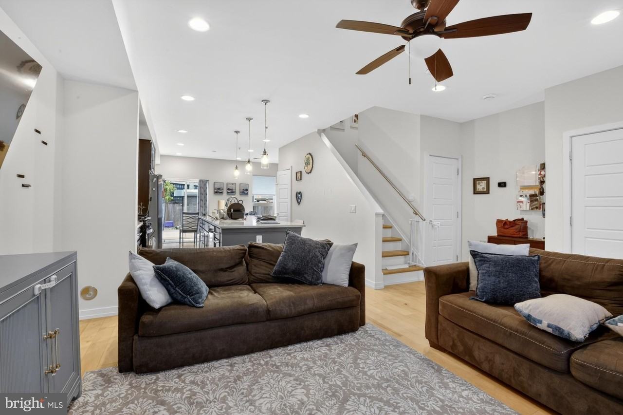 1504 Earl St - Photo 4 of 33