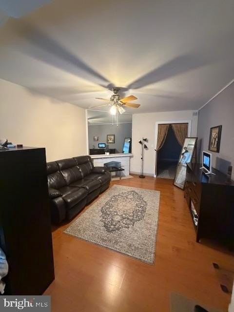 1422 Fanshawe St - Photo 4 of 12