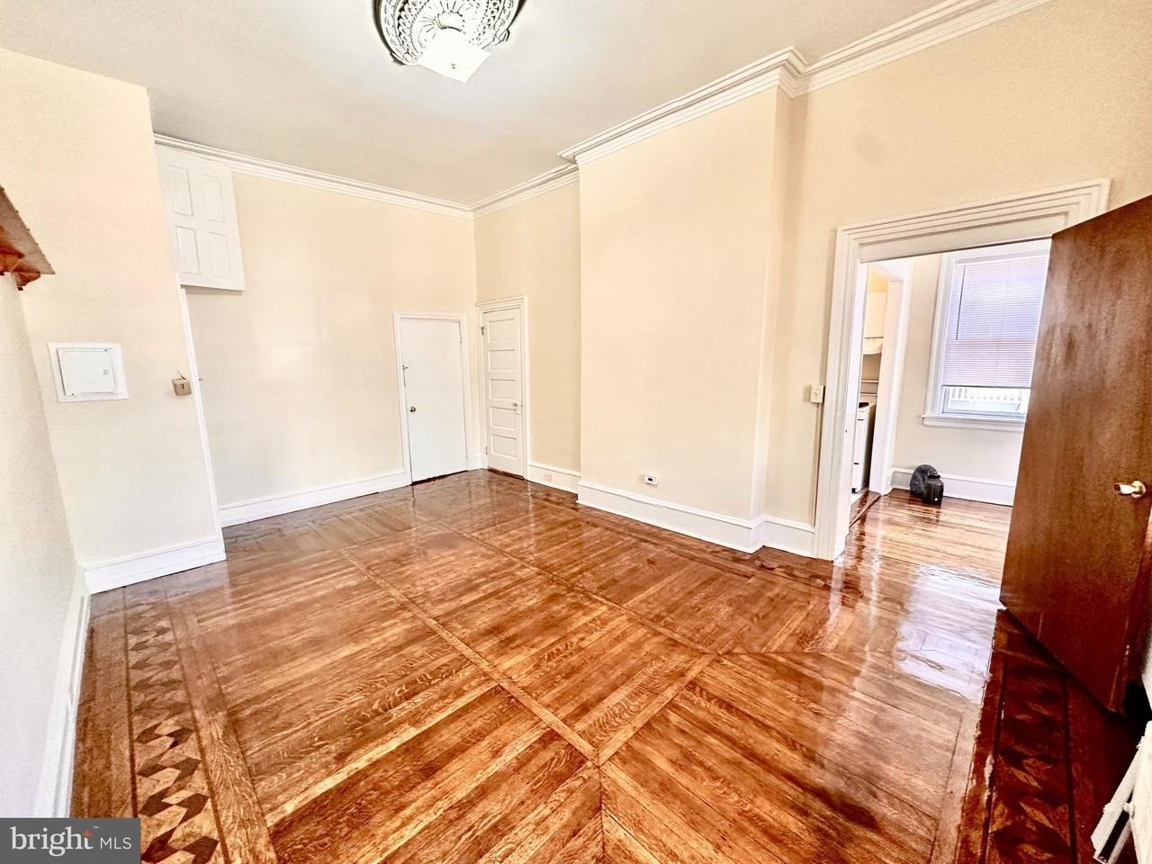 116 W Apsley St #1F - Photo 4 of 10