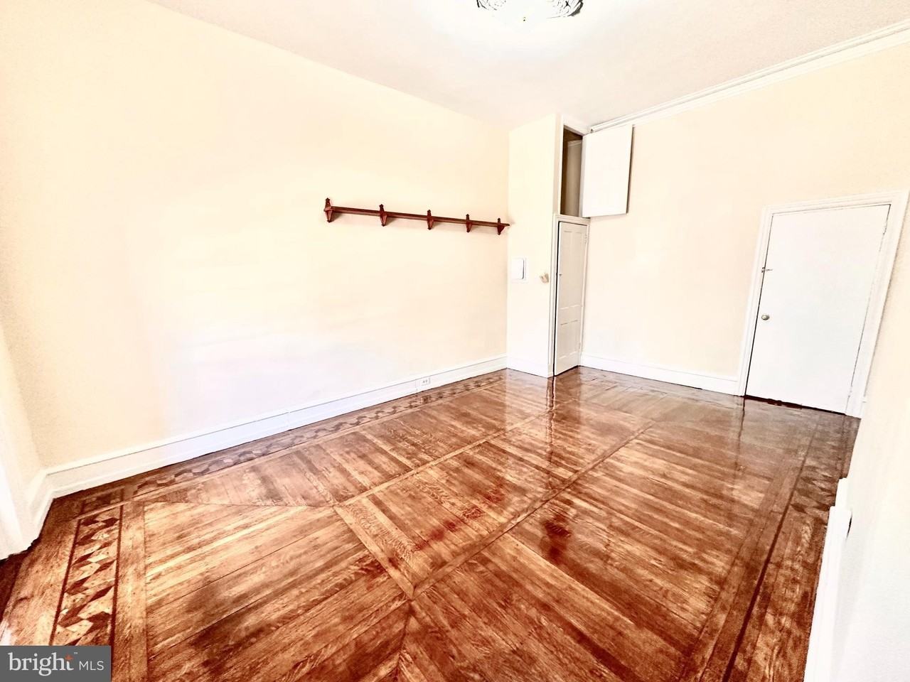 116 W Apsley St #1F - Photo 5 of 10