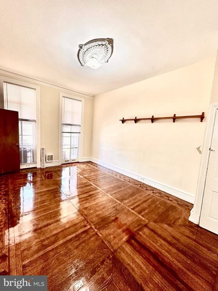 116 W Apsley St #1F - Photo 6 of 10