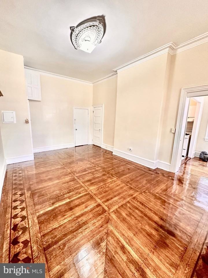 116 W Apsley St #1F - Photo 7 of 10