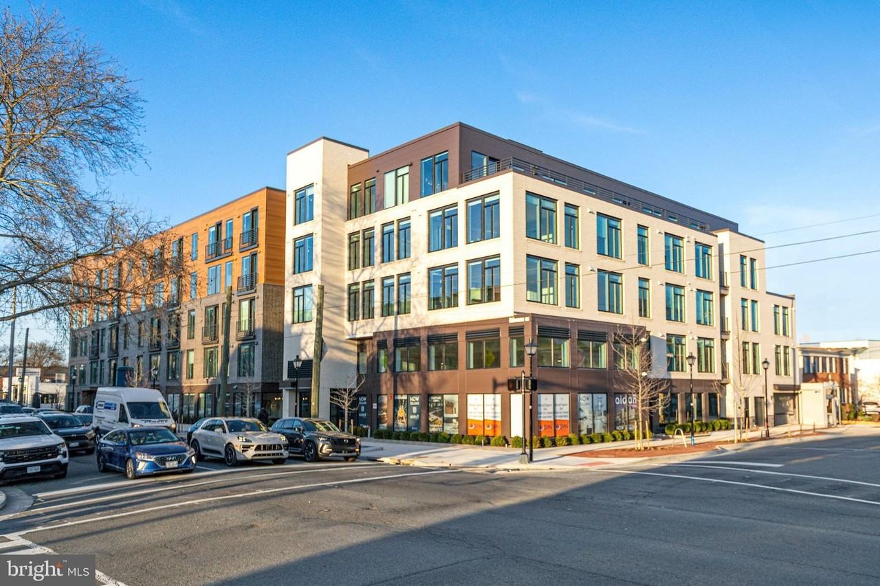 701 N Henry St #213