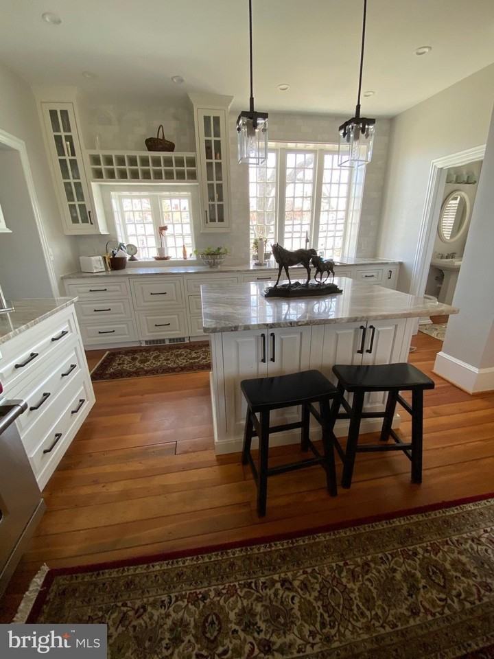 74 Waterloo St - Photo 4 of 19