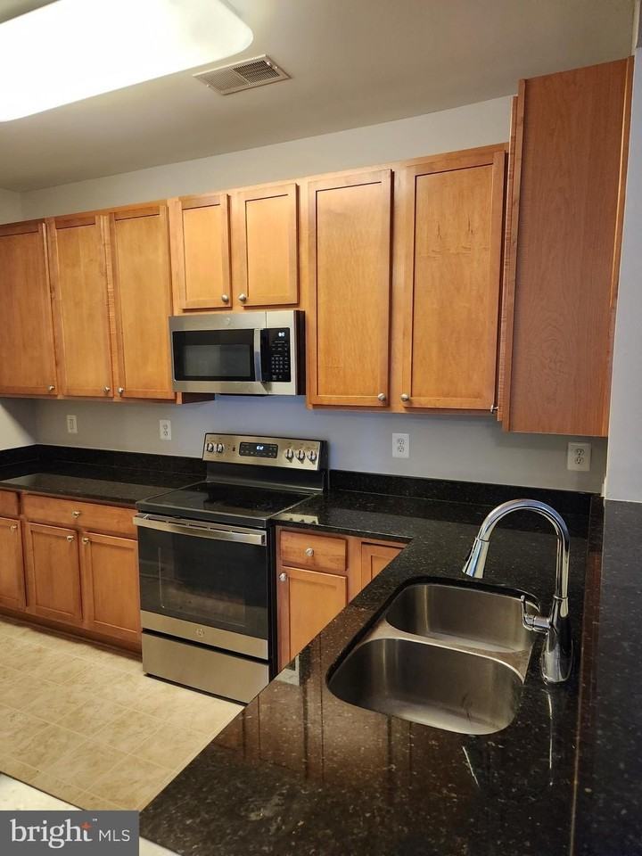 6185 Willow Pl #206 - Photo 2 of 12