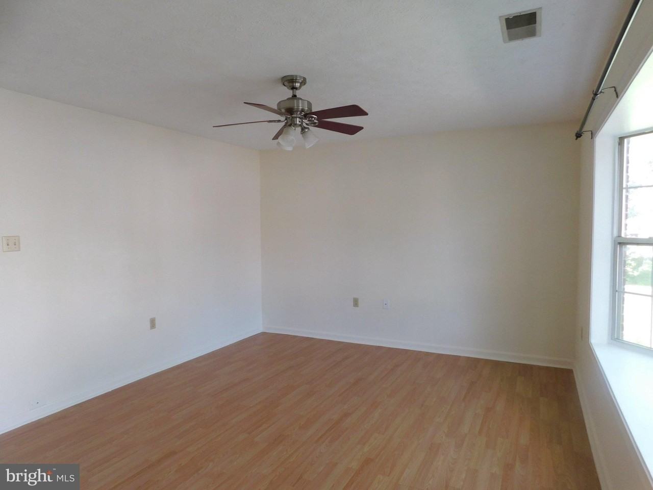 214 Banbury Ter - Photo 3 of 12