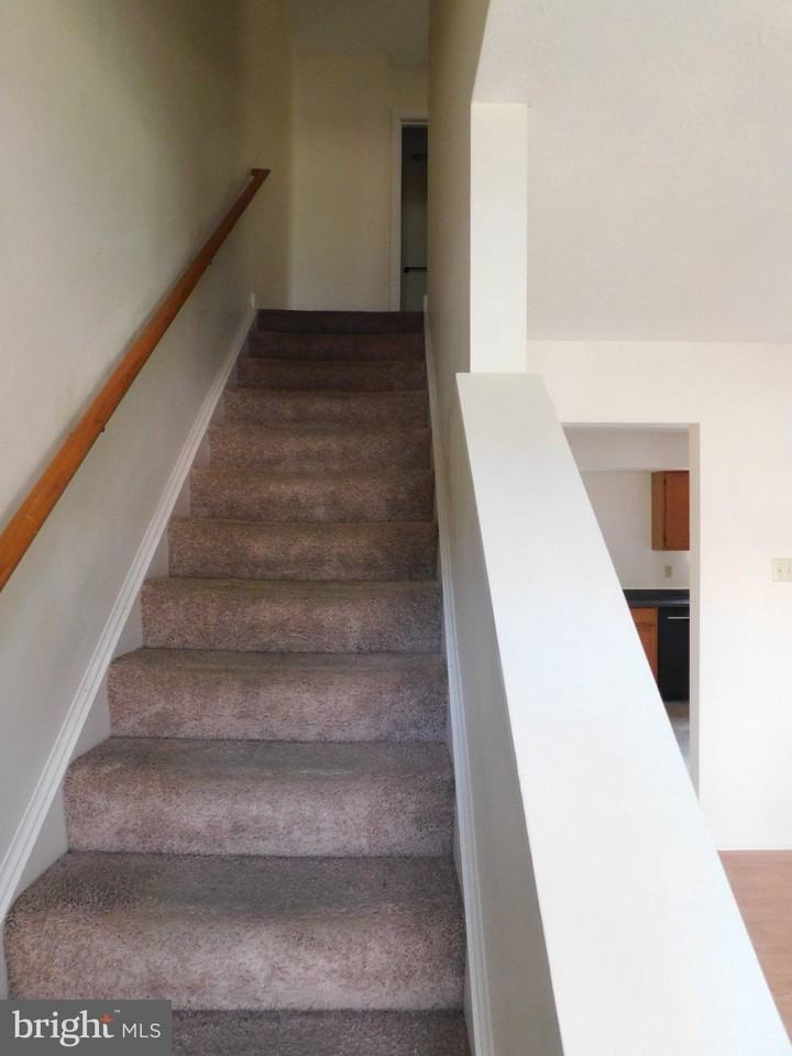 214 Banbury Ter - Photo 4 of 12