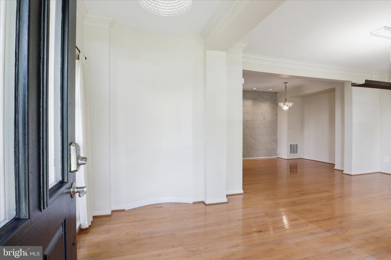 9157 Stonegarden Dr - Photo 4 of 48