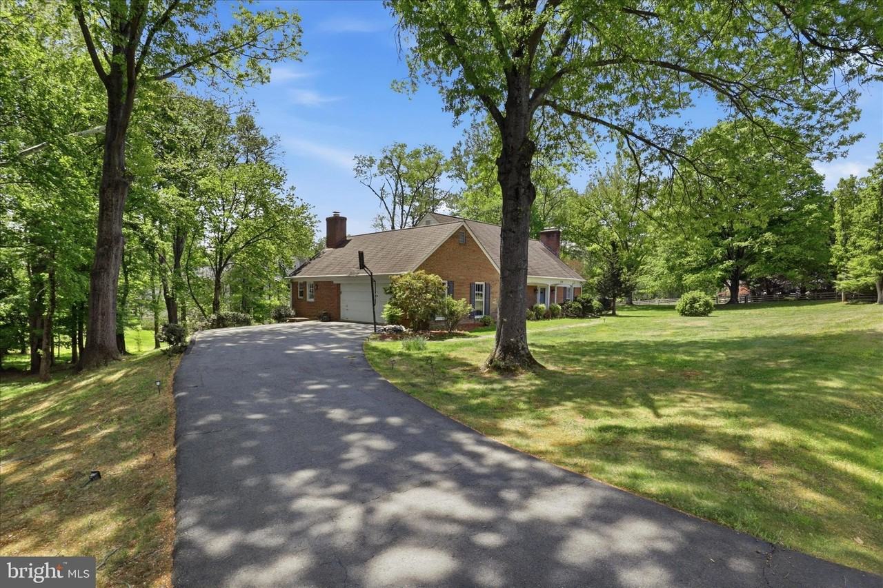 1034 Walker Mill Rd - Photo 5 of 50