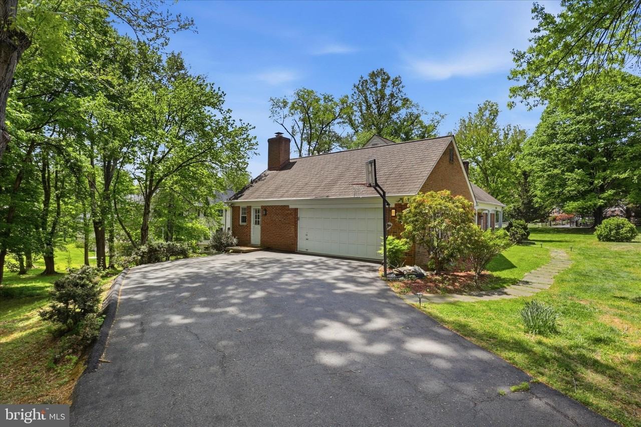 1034 Walker Mill Rd - Photo 6 of 50