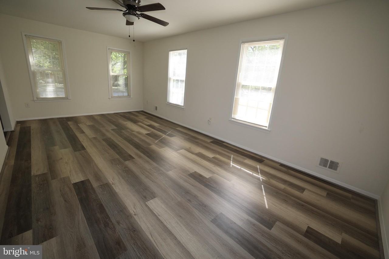 2400 Ansdel Ct - Photo 4 of 19