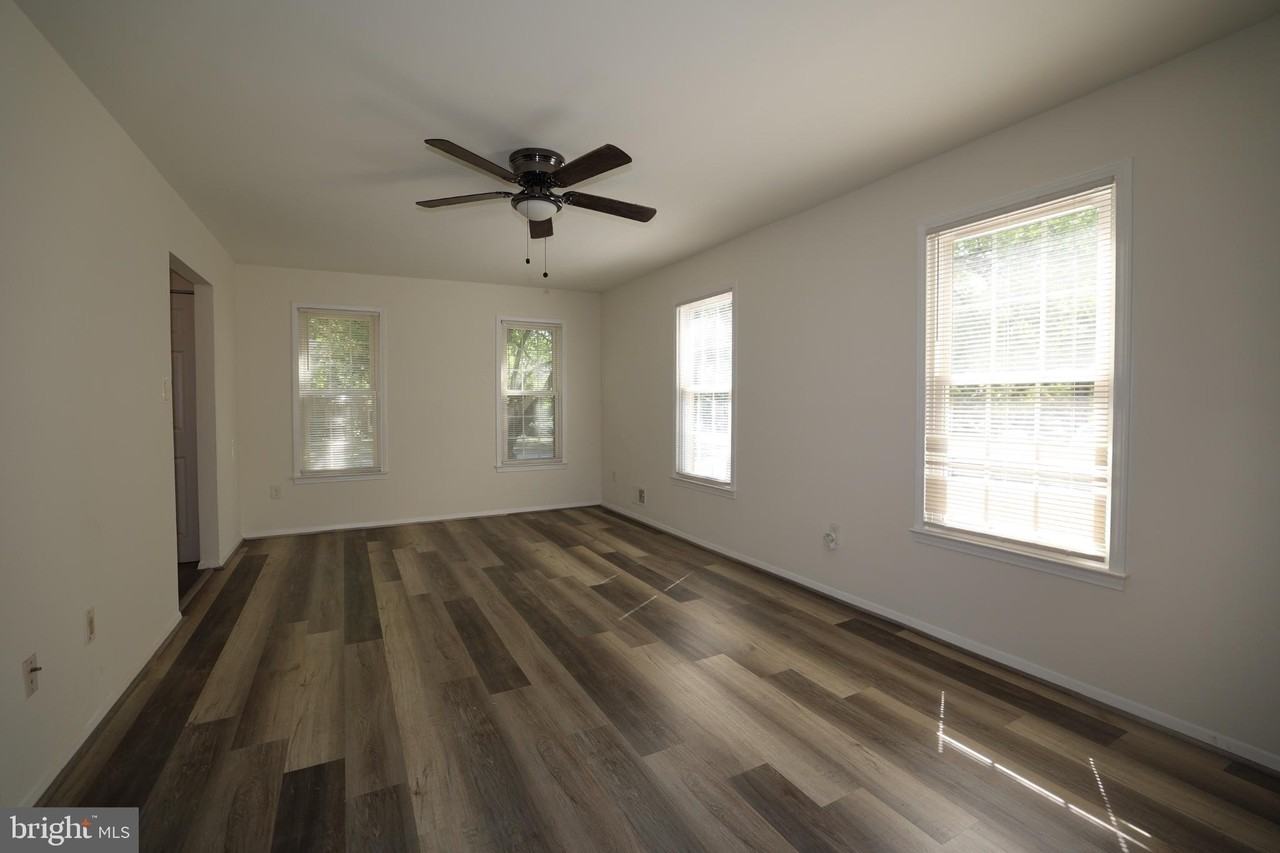 2400 Ansdel Ct - Photo 5 of 19