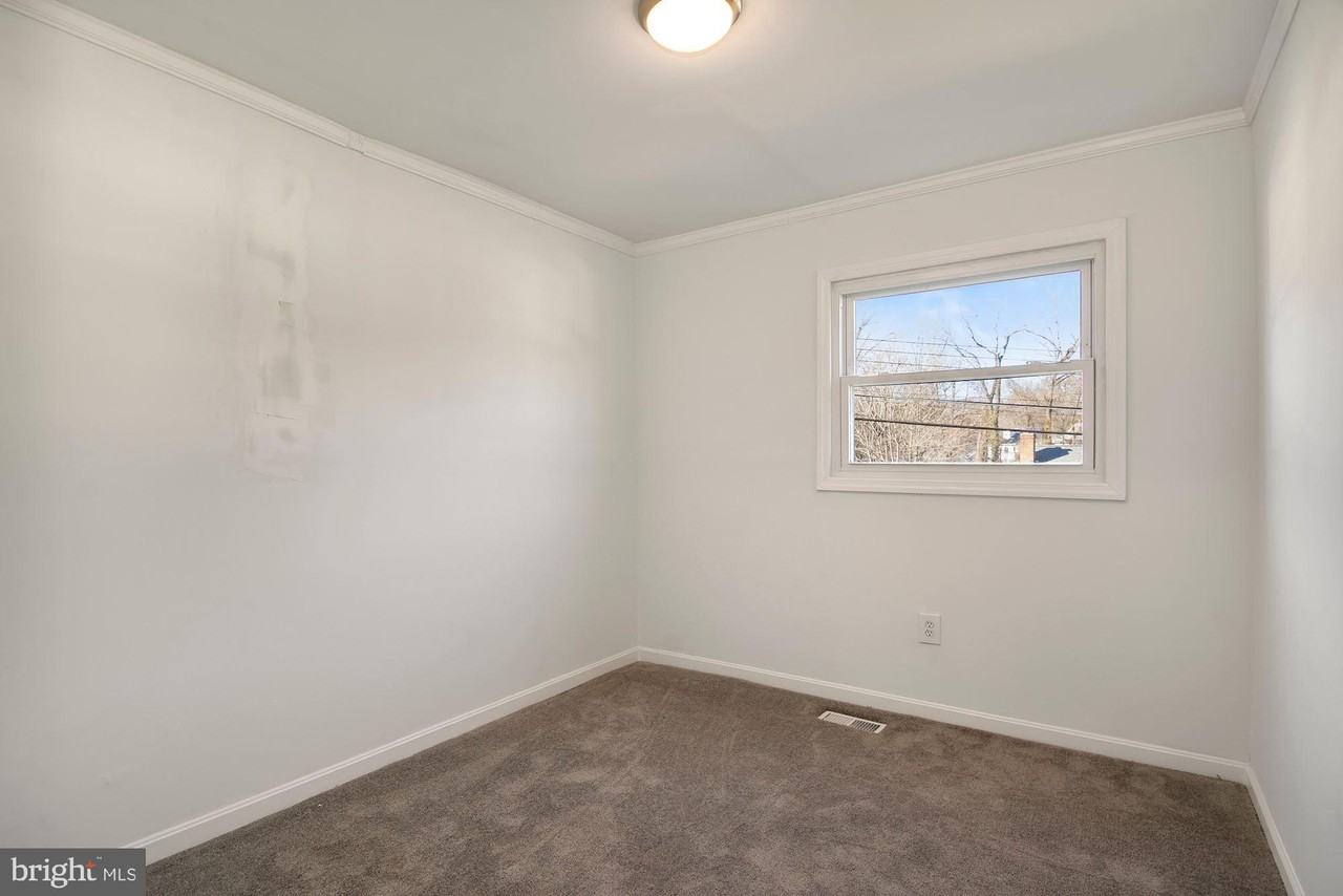 1647 Hylton Ave - Photo 3 of 9