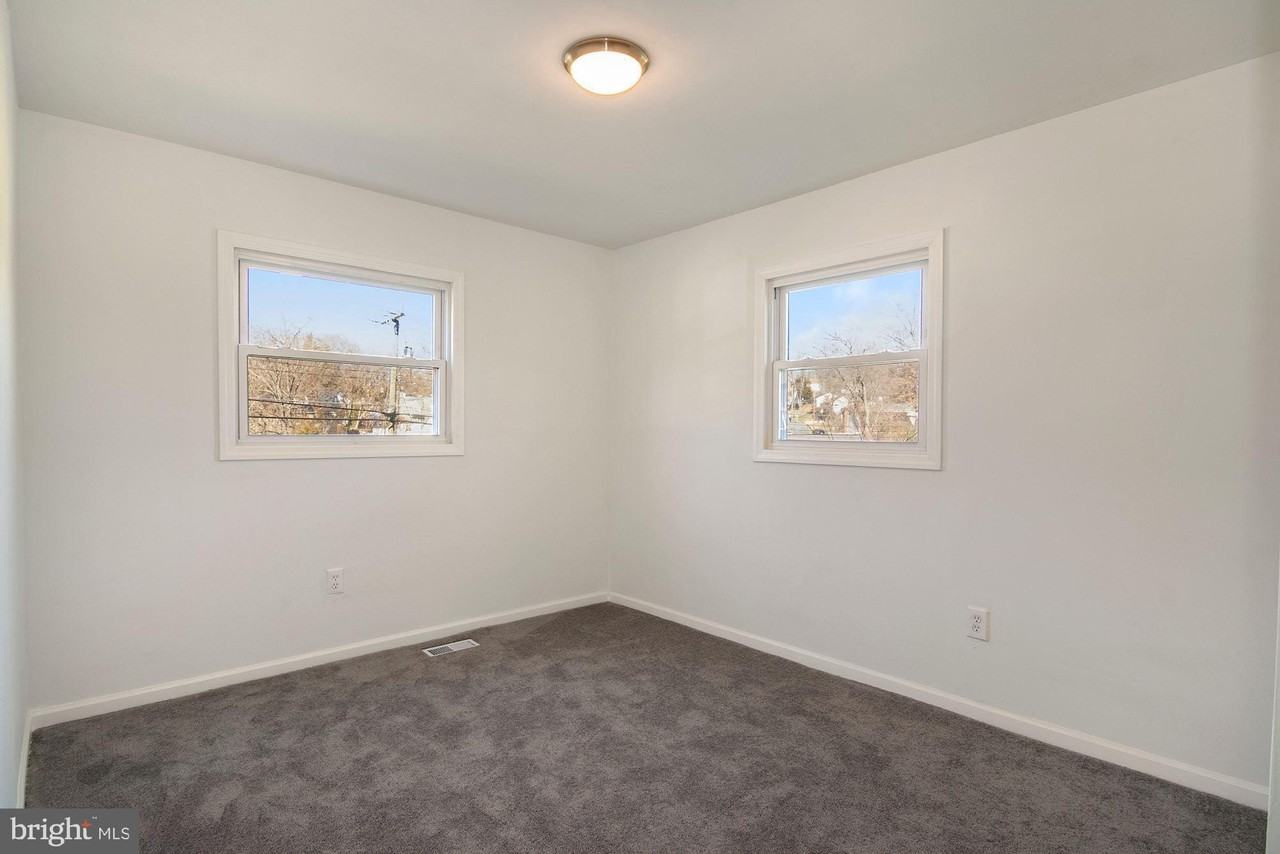 1647 Hylton Ave - Photo 4 of 9