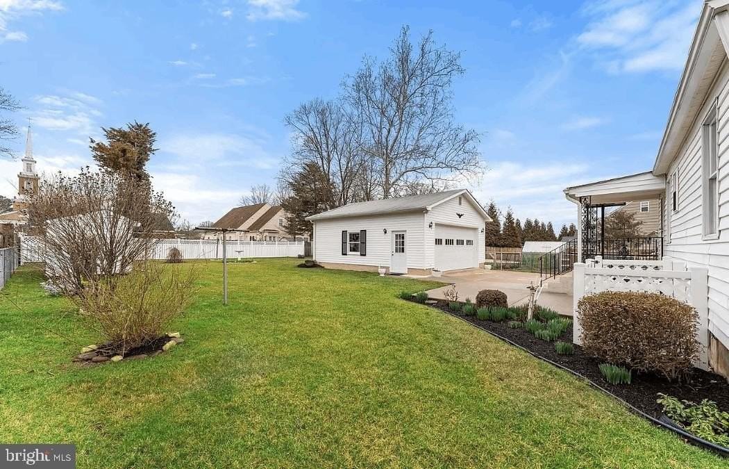 1406 F St - Photo 3 of 28