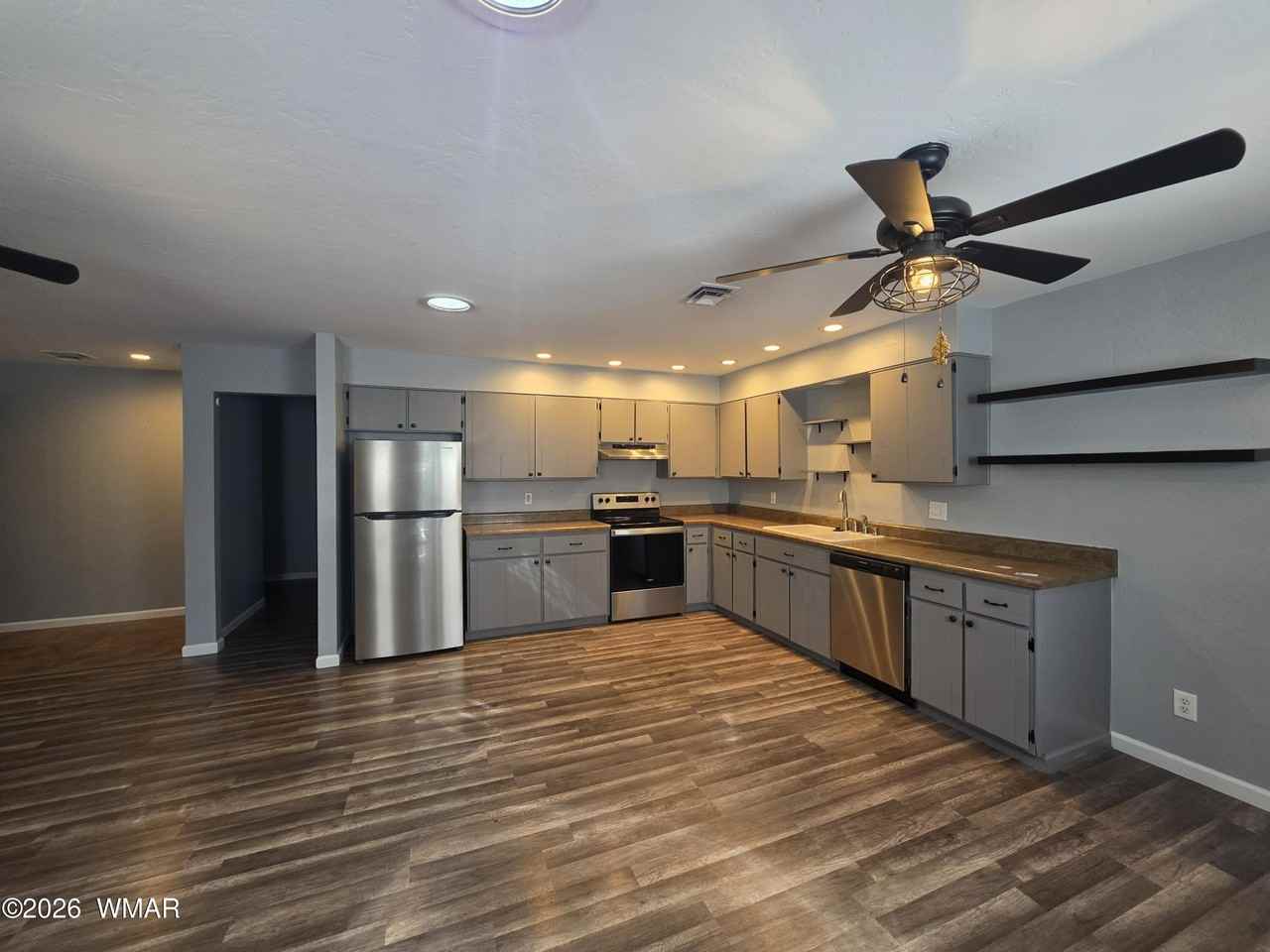 931 W Laxton - Photo 2 of 23