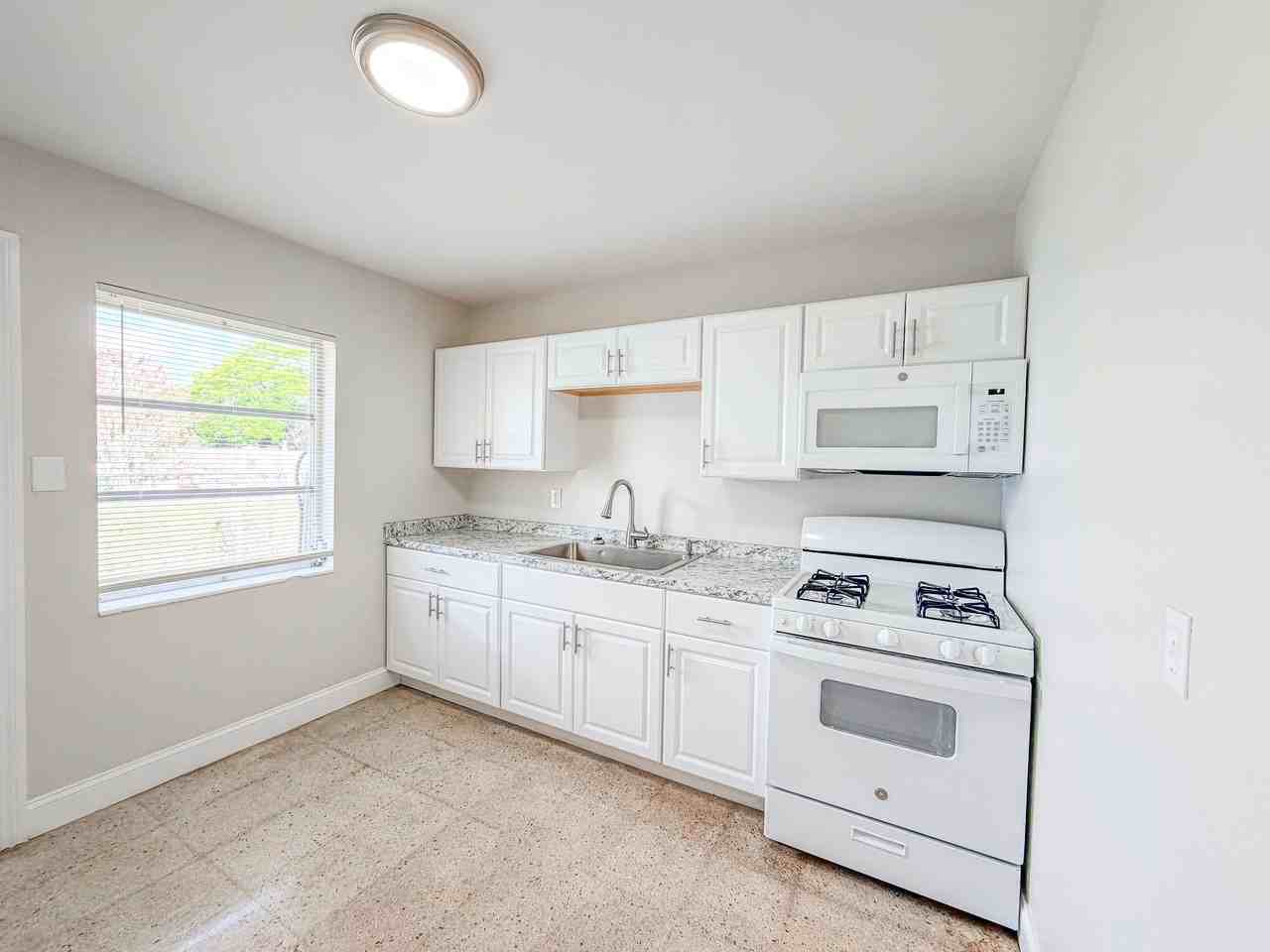 2506 Avenue FUnit B #2506B - Photo 3 of 24