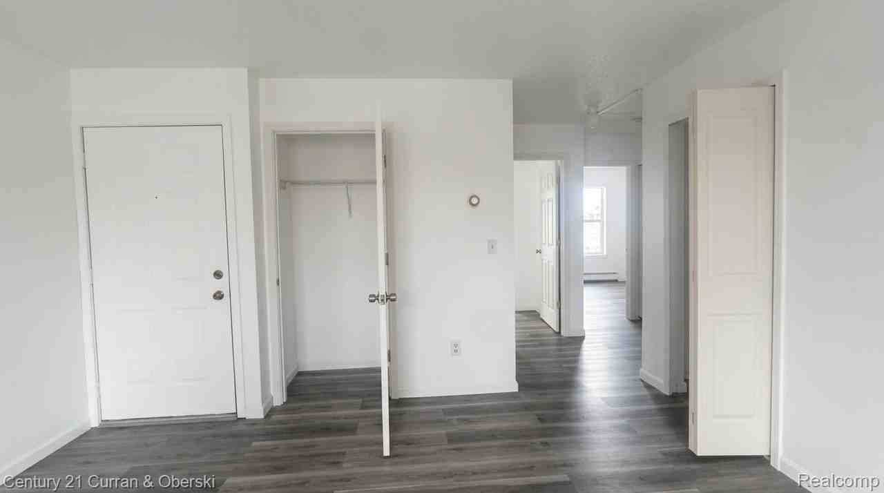 284 School St - Photo 2 of 11