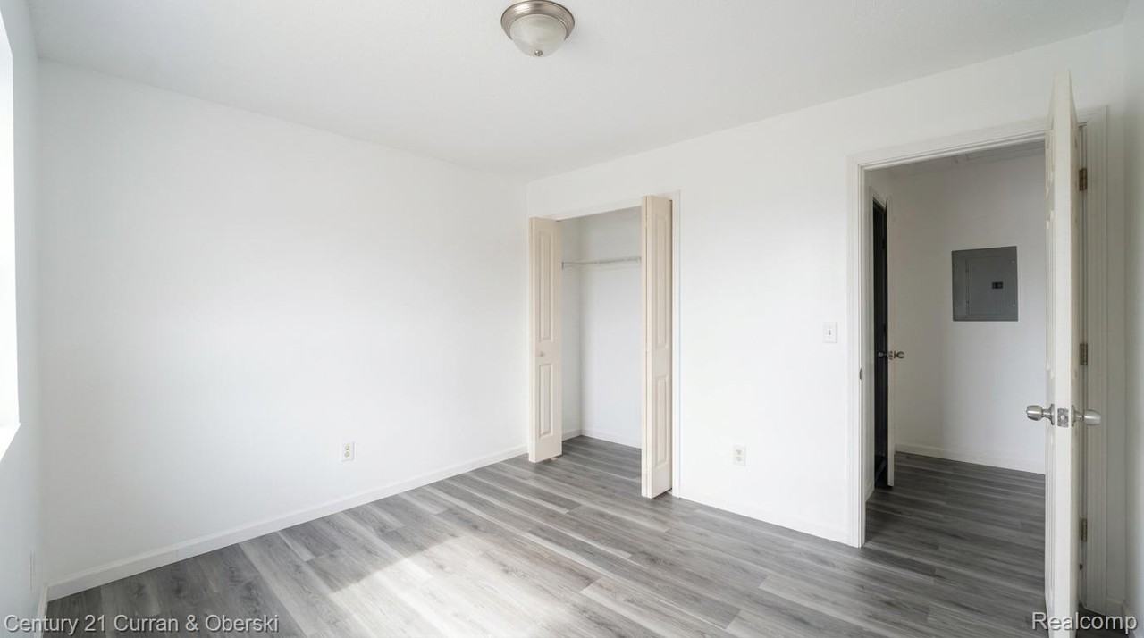 284 School St - Photo 4 of 11