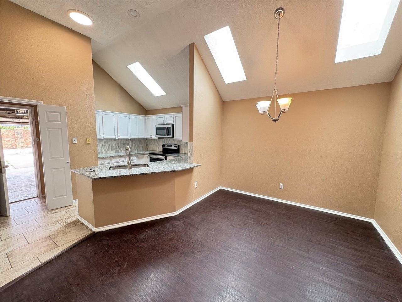 928 Winchester Ln - Photo 5 of 13