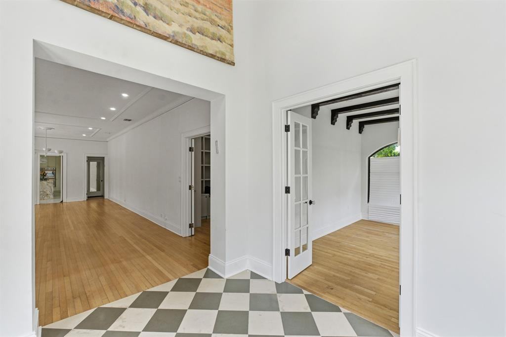 1615 Monroe St - Photo 5 of 41