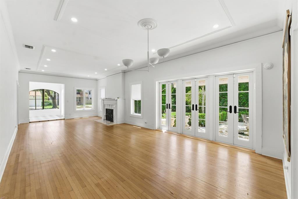 1615 Monroe St - Photo 7 of 41