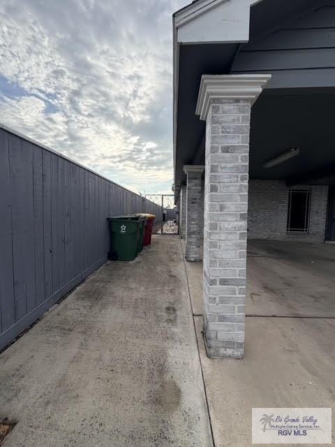 2733 Naples St - Photo 4 of 28