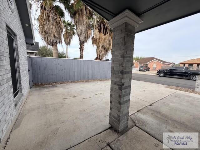 2733 Naples St - Photo 7 of 28