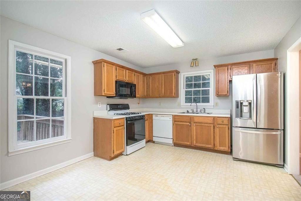 1560 Red Briar Way - Photo 3 of 8