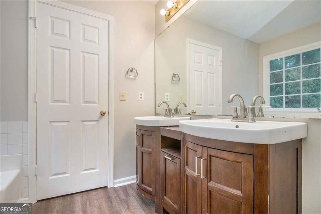 1560 Red Briar Way - Photo 5 of 8