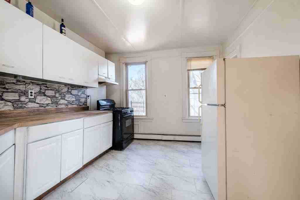 368 Liberty St #C - Photo 3 of 19